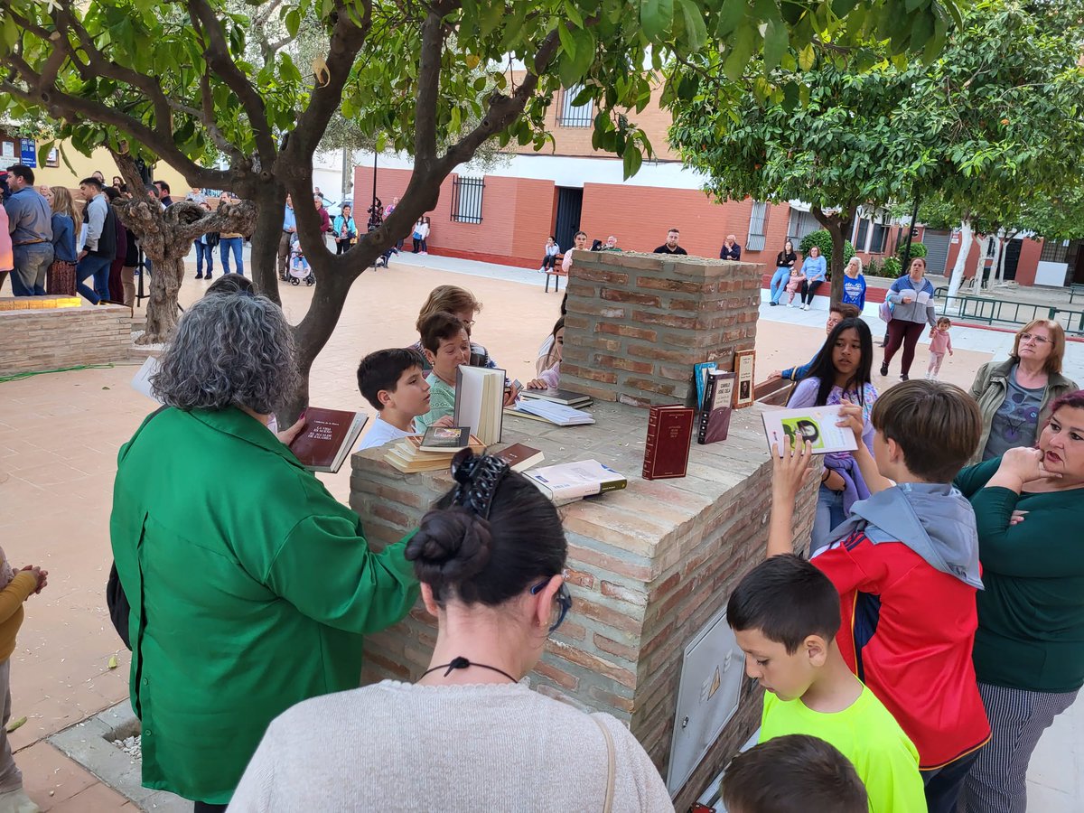 GabiSantosBoni's tweet photo. Seguimos embelleciendo, poniendo en valor y transformando distintos barrios y zonas del municipio.
Seguimos #TransformandoElViso💙 https://t.co/g0IRn4cG27
