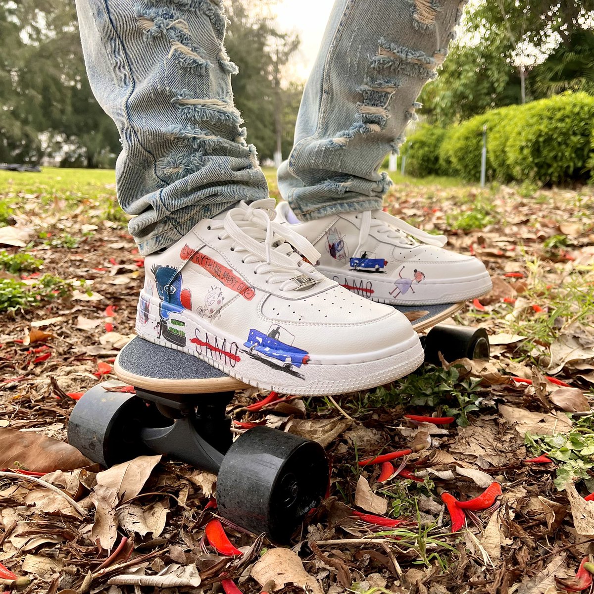 In my mind, Basquiat has always been a great artist. I tried to design this style of painting on shoes.
This is a new attempt and challenge.

#shoes
#stvlish
#fashionsneakers
#graffitisneakers
#designsneakers
#graffiti
#skateboardshoes
#basquiat