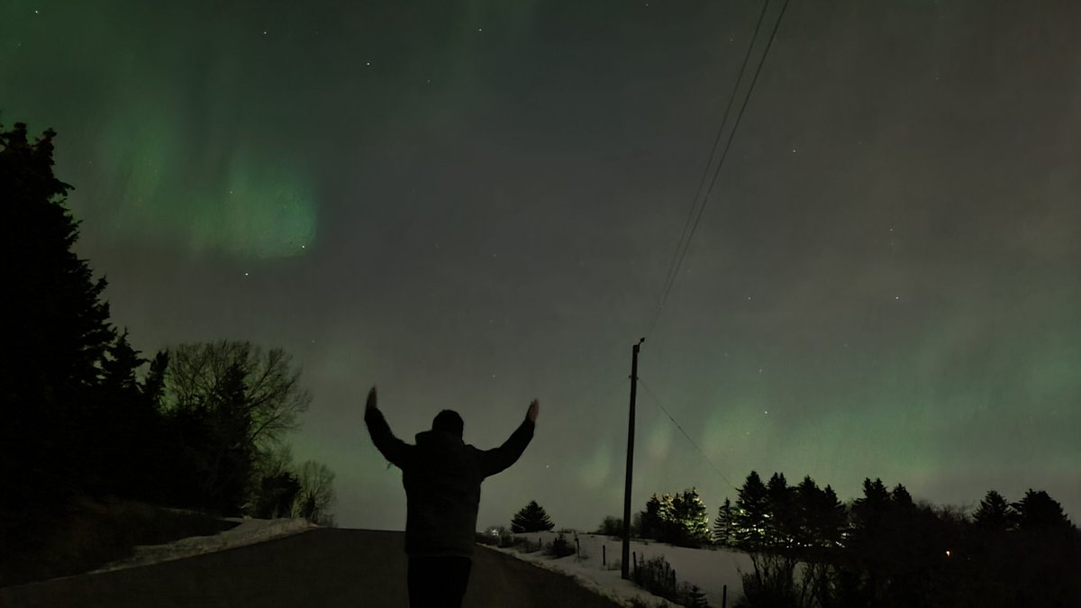 CalgaryAgent's tweet photo. Enjoying the Aurora show this evening!... out in Bearspaw #Calgary #yyc  #AuroraBorealis #Aurora March 23 1030pm https://t.co/T7LitbwZtS