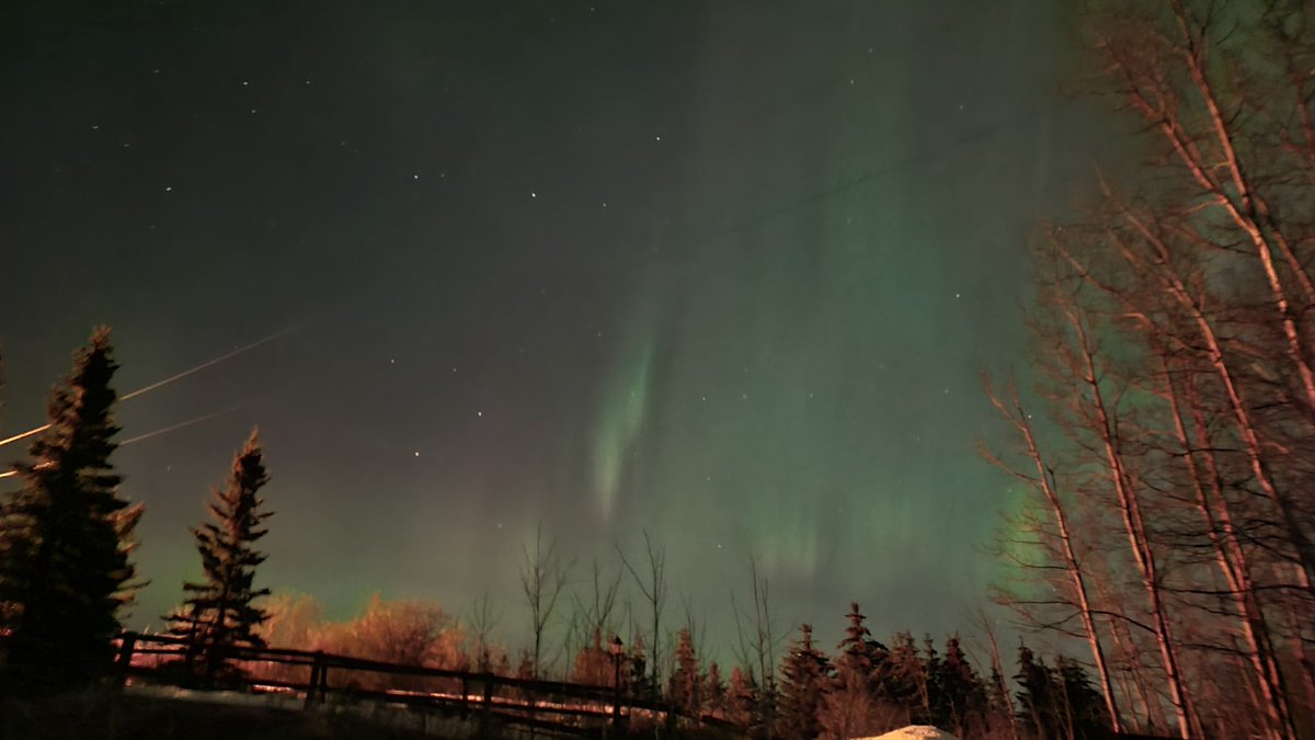 CalgaryAgent's tweet photo. Enjoying the Aurora show this evening!... out in Bearspaw #Calgary #yyc  #AuroraBorealis #Aurora March 23 1030pm https://t.co/T7LitbwZtS