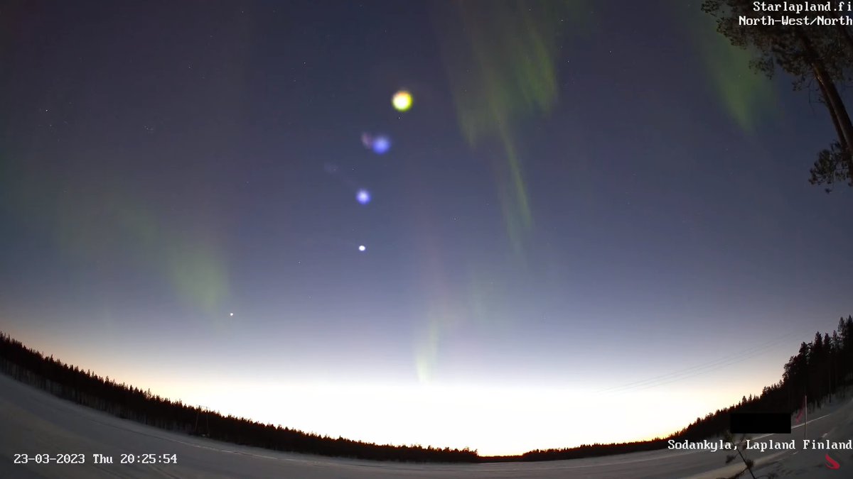 cosmos4u's tweet photo. 2 1/2 hours earlier the #BROR rocket experiment from Kiruna - https://t.co/qh0gN04jSy - could be seen well by the same webcam in Finland but in a different direction and much higher in the sky: it seems very unlikely that it was related to the later mystery. Some other launch? https://t.co/MpJapFwJ5G