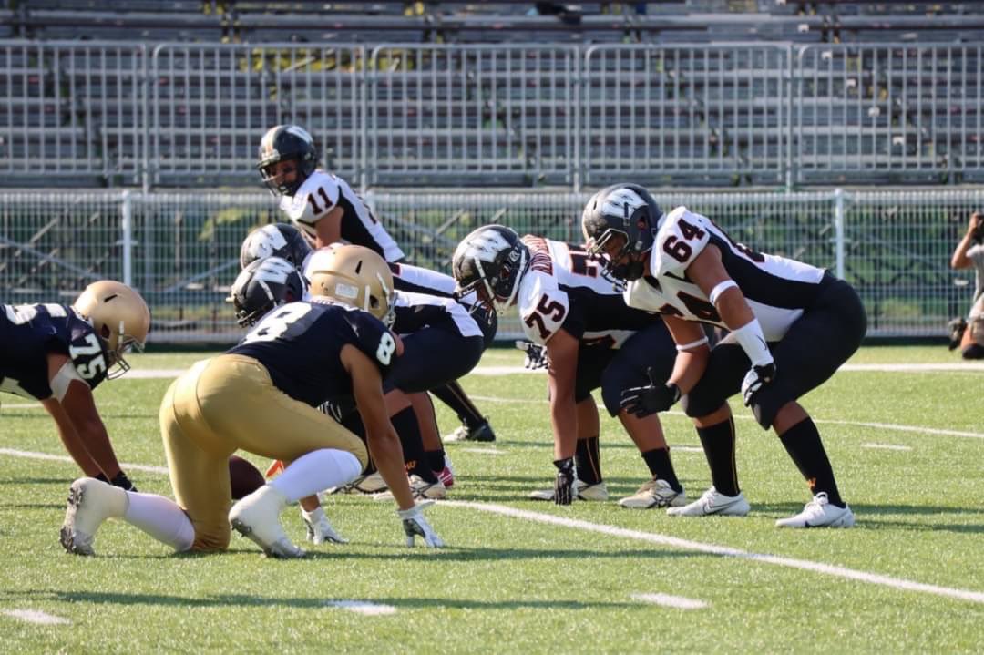 4回　OL もとき

入部時から40kgほど増やした奇跡の増量男。親は管理栄養士だが、彼のことはもう諦めているらしい。しかし、部内では同回だけでなく先輩後輩からもいじられる一番の愛されキャラ！
いつも楽しく明るくアメフト部を盛り上げてくれる、良い奴でした。
byたくや