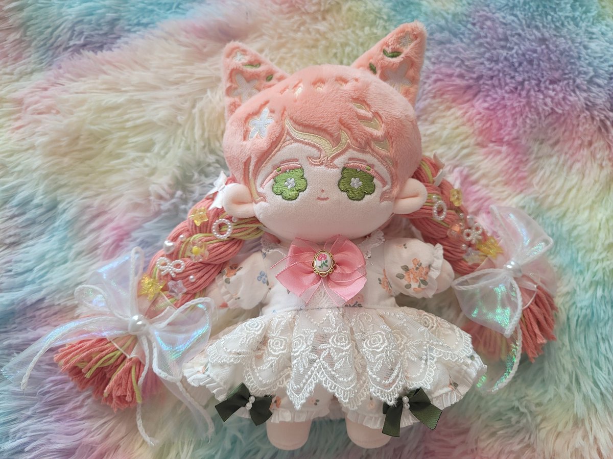 금요옷장에 커미션 넣은 다즐링&amp;블렌딩 페어룩 드레스가 왔어요!

다즐링 가운데 리본이 머리색과 약간 다르다는게 아쉽긴 하지만 그래도 만족스럽네요

커미션 열어주셔서 감사합니다!

Doll: 무속성 다즐링 &amp; 블렌딩 20cm <a href="/No_More_C_Issue/">폰솜인형</a>
Hair: <a href="/SPOOZY_CLOSET/">🐾͙💜스푸찌 양장점🖤🐾</a>
Dred: @geum_yo5