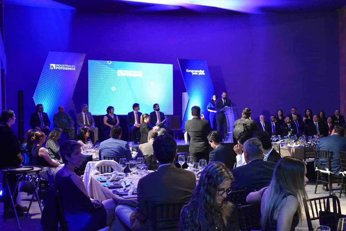 El Secretario de Desarrollo Económico @jc_valladares  asistió en representación del Gobernador del Estado <a href="/RGC_Mx/">Ricardo Gallardo Cardona 🇲🇽</a> a la toma de protesta del Consejo Directivo 2023 de <a href="/ipacslp/">IPAC SLP</a> y extendió los buenos deseos a la Presidenta Ada Luz Martínez Morales. <a href="/GobEdoSLP/">Gobierno del Estado de San Luis Potosí</a> 
#YaSeNota #EconomíaSLP