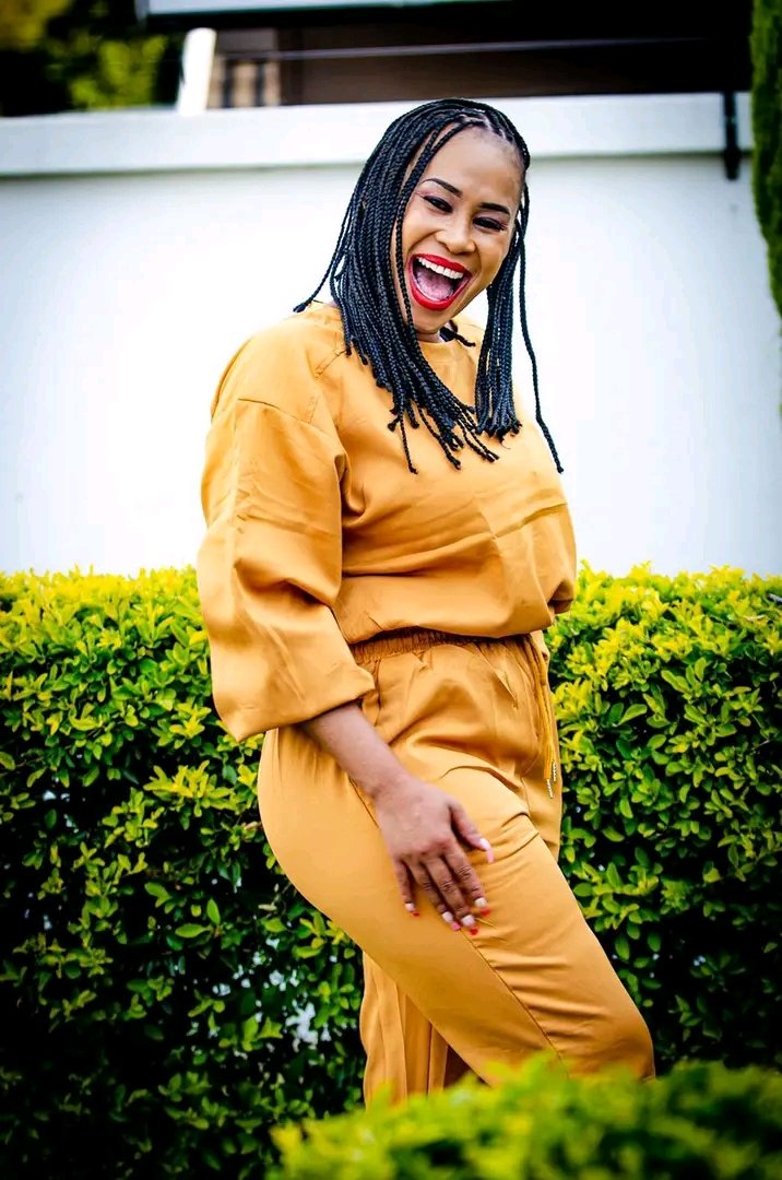 ImageRsa's tweet photo. 🦋BUTTERFLIES &amp; LIFESTYLES🌻
       🌼🌹🌺🏵
📸:@ImageRsa 💎

#WomensRightsAreHumanRights #ladiesandphotos #pictureperfect #womenempowerment #Nikon #godox #snaps #welovephotography #lifestyle #memoriesbeyondhorizon #smiles #SouthAfrican #ladiesaregirlstoo #imagecreatives #Mzansi https://t.co/XZvkH6WR1H