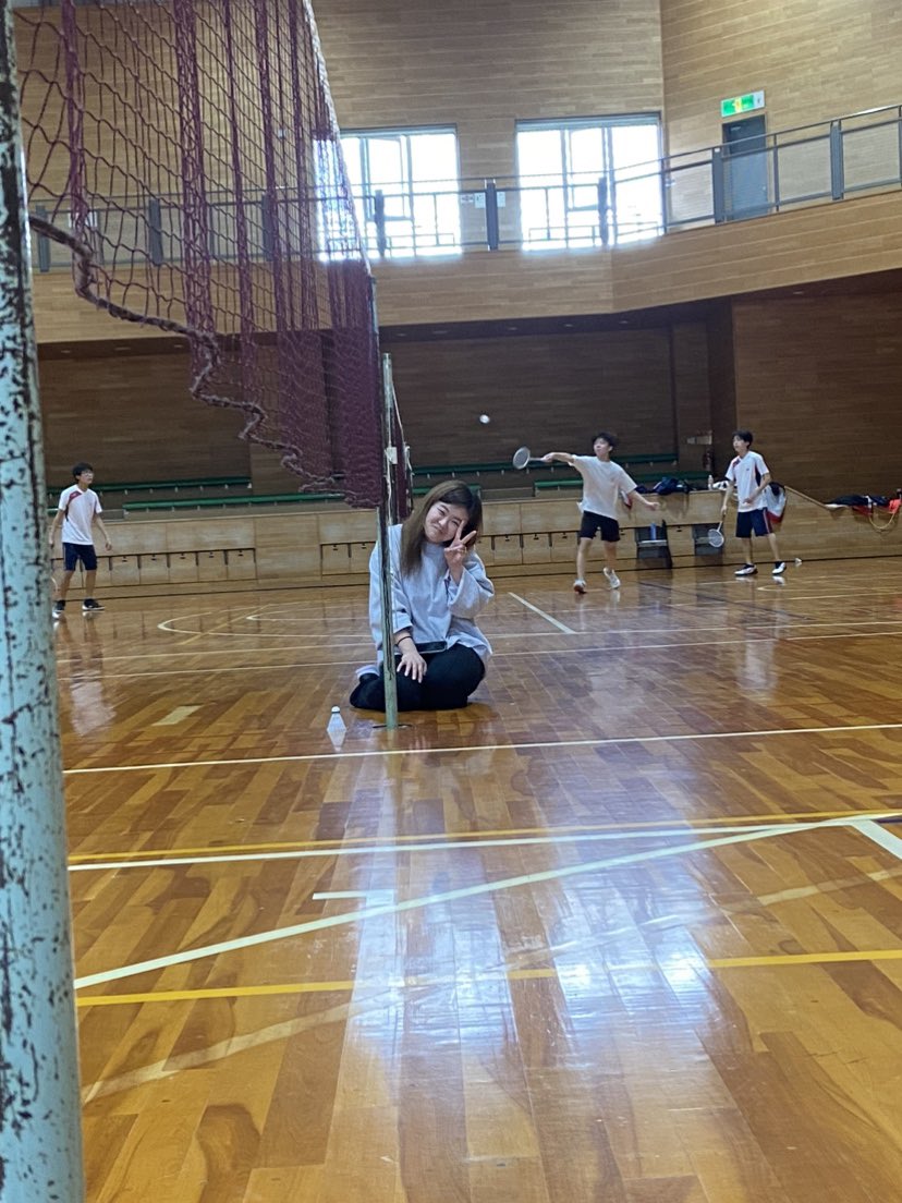 odona_1's tweet photo. 🏸🏃【休日に運動】🏃🏸

ほぼ3時間ブッ通しでバドミントン
めっちゃ疲れたし、めっちゃ楽しかった！

宮内さんまで参加してくれて大盛り上がり
菊地さんには勝てる気がしません。

#次こそリベンジ
#それまでに練習しないと
#ヘアピン対策
#スマッシュは怖いのでNG🙅‍♂️
#源史氏
#ユフラVS北花田 https://t.co/mv28jTGcFb