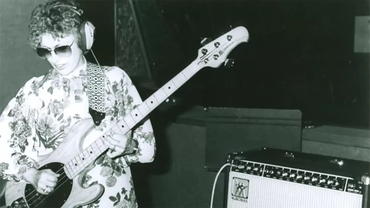 Happy Birthday to the queen of the bass guitar, Carol Kaye. One of the most prolific session bassists in music history. 🎂🎸 #CarolKaye