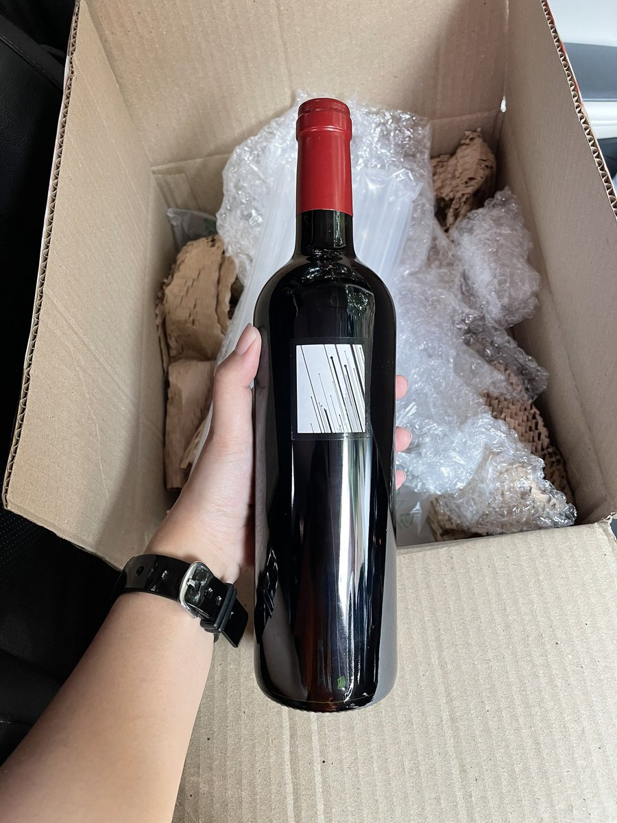 _Poporuru's tweet photo. กรี้ดดดสิ้นสุดการรอคอย 🍷 ไวน์มาถึงแล้ว วิปคนนี้จะได้ชิมไวน์พี่ทัปแล้วนะคั้บ ร้านห่อมาดีมากน่ารักมากกกอัพเดตตลอดเลย ทับใจสุดๆ🫶🏻
#eight2plus #รีวิวeight2plus #TSPOT #TSPOTWINE https://t.co/nwmOlHT7nR