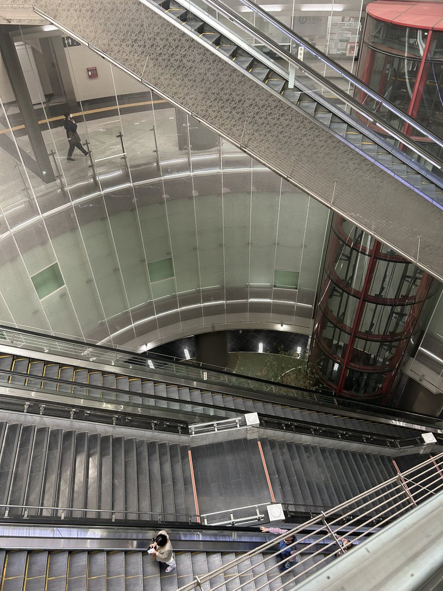 wheniwasariver's tweet image. 녹사평역 신지군은 아버지가 밉니 구역