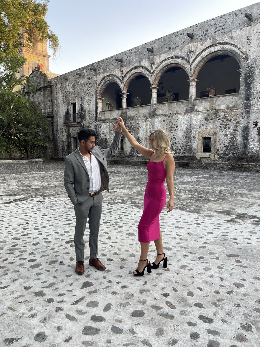 PopeRdz's tweet photo. Nos gusta bailar en las bodas 🥰 https://t.co/XCJzlmEj6e