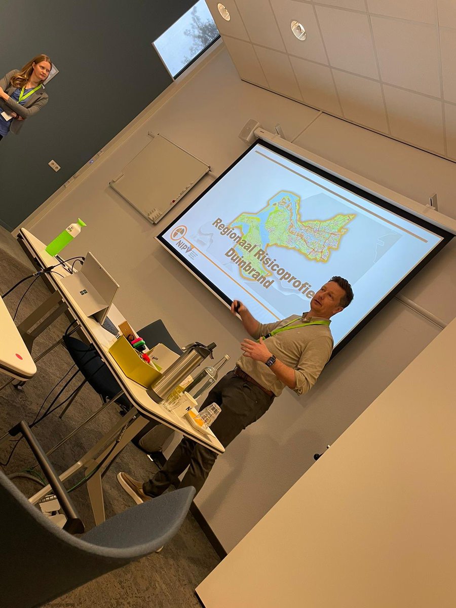 BeerMde's tweet photo. Het was een mooie dag om van elkaar te leren op de #iod2023 aan het @NIPV_NL   Wat kunnen we leren van #natuurbranden in Nederland. Van het beheersen van risico’s - bestrijden/beperken en impact op je organisatie en omgeving. #duopresentatie met Nienke Brouwer
@KennisSlim https://t.co/sID6CzwVKl