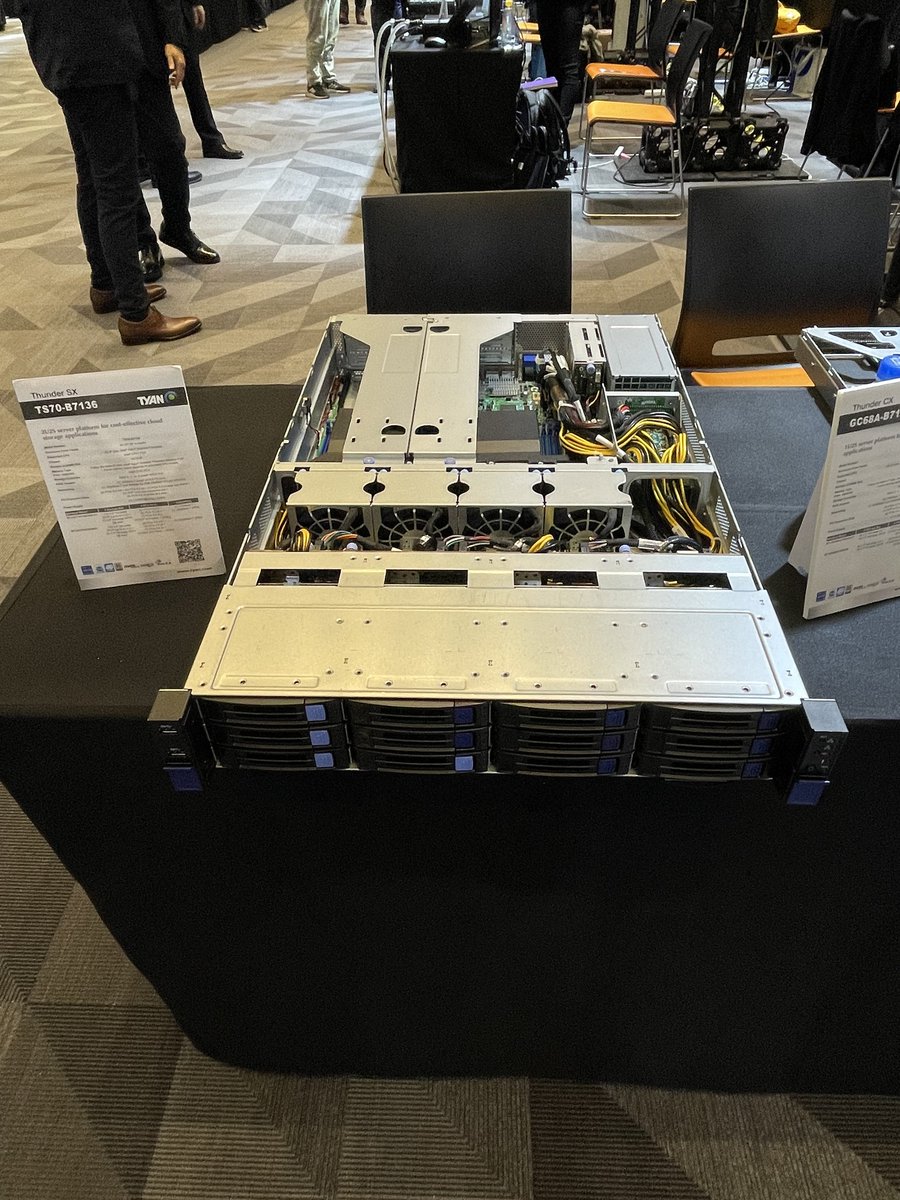 Take a quick look at our latest #IntelXeon Scalable #server platforms @ Intel Taiwan Edge to Cloud Conference - 2U TS70-B7136 server storage and 1U GC68A-B7136 cloud server. #Intel #XeonScalable #cloudserver #EdgeComputing #CloudComputing #datacenters #storage