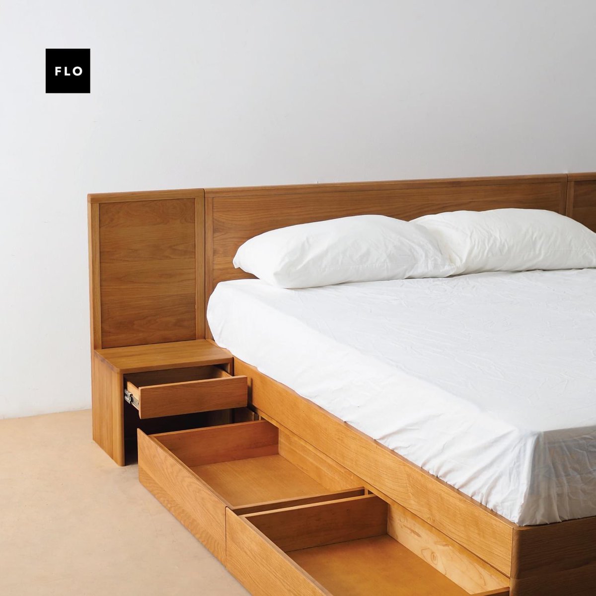 iseeiswim's tweet photo. FLO Furniture NEW ITEM! ณ บ้านและสวนแฟร์ 2023 @ Bitec Bangna
Peace Bed and Peace Nightstand
-

Peace Bed มีลิ้นชักถึง 4 ช่อง 
โปรเปิดตัวลดเลย 25% ทั้งที่งานและหน้าร้าน
-

FLOHOUSE Sukhumvit 36
https://t.co/G6zujAWM2Q
Flo Line Official Account
https://t.co/PjsxqNdHYz https://t.co/TzGZ9Nfvyy