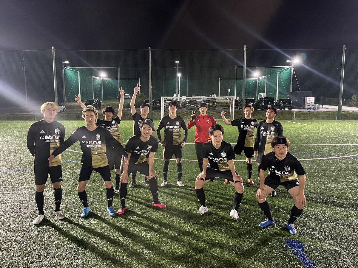 RitsHaratani's tweet photo. 最高の後輩に囲まれてサークルから追い出されたり、マネとユニバいったりサッカーしたり、フットサルの大会出て賞金稼いだり、もちろんサッカーしたり

バイトとの両立も可能でサッカーも遊びも真剣に楽しめて、こんな良いサークルこれ以上に無いです。

新入生はもちろん、新2回生もまだまだ募集中！ https://t.co/UJdvYRykpk