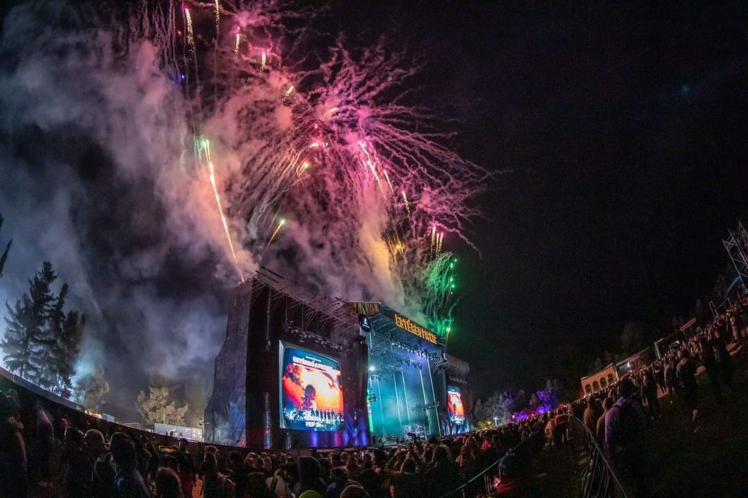 AlbyDeLonge's tweet photo. @twentyonepilots @Festereopicnic_ 🇨🇴🇨🇴🇨🇴 @Festereopicnic_ https://t.co/BnQyxLZsme