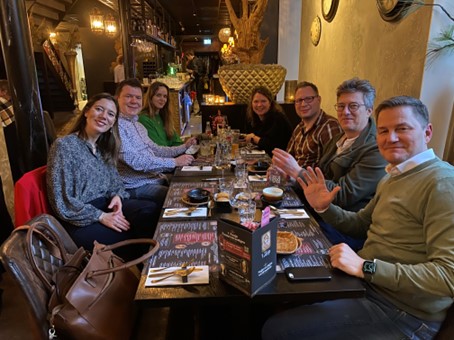 itslearningNL's tweet image. Afgelopen dinsdag hadden we een teamdag. We hebben de hele dag met elkaar gebrainstormd en daarna zijn we gezellig uiteten geweest. Veel gelachen tussen de gerechtjes en toetjes door. 
#team #itslearningNederland #itslearning