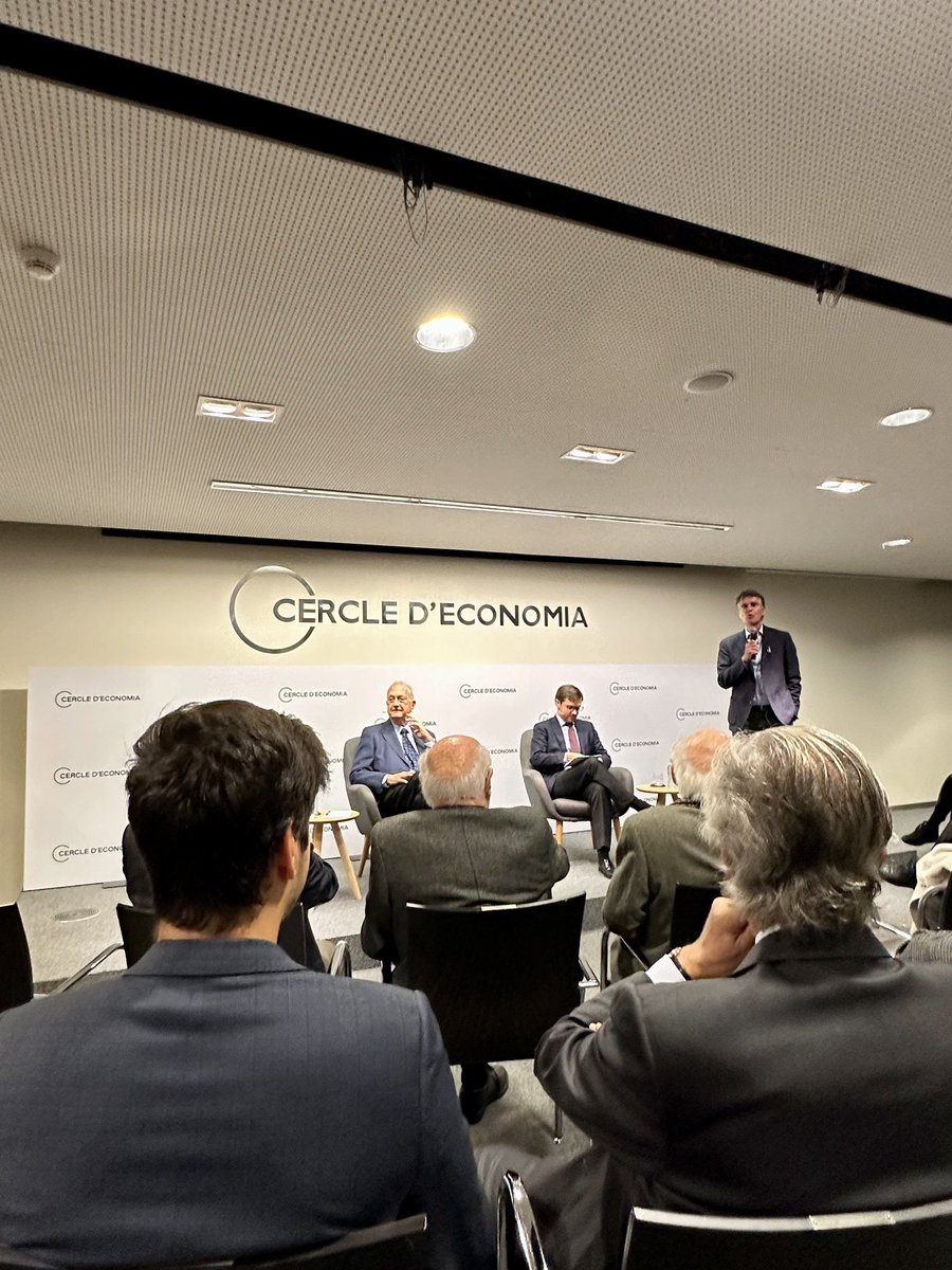 Col·loqui de’n Juan José Bruguera ahir al @CdEconomia.  Ha estat acompanyat per en Josep Franch Bellmunt  com a moderador de l’acte on ha parlat de la seva trajectoria a Colonial i a @ESADEAlumni #DebatsCercle