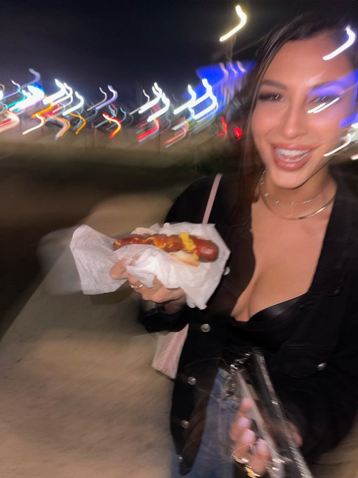 in a world where u can be anything, be for real 🫶🏼 https://t.co/0oA4ynRbQV https://t.co/DvCpaLq3y0