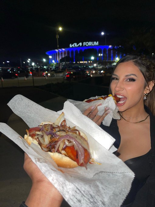 in a world where u can be anything, be for real 🫶🏼 https://t.co/0oA4ynRbQV https://t.co/DvCpaLq3y0