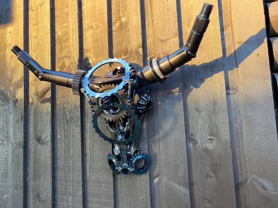 alsautoart's tweet photo. Charlie the bull now lives with the legend @JeremyClarkson at his farm - I think he needs a stag head as well https://t.co/AjLxffZrQC