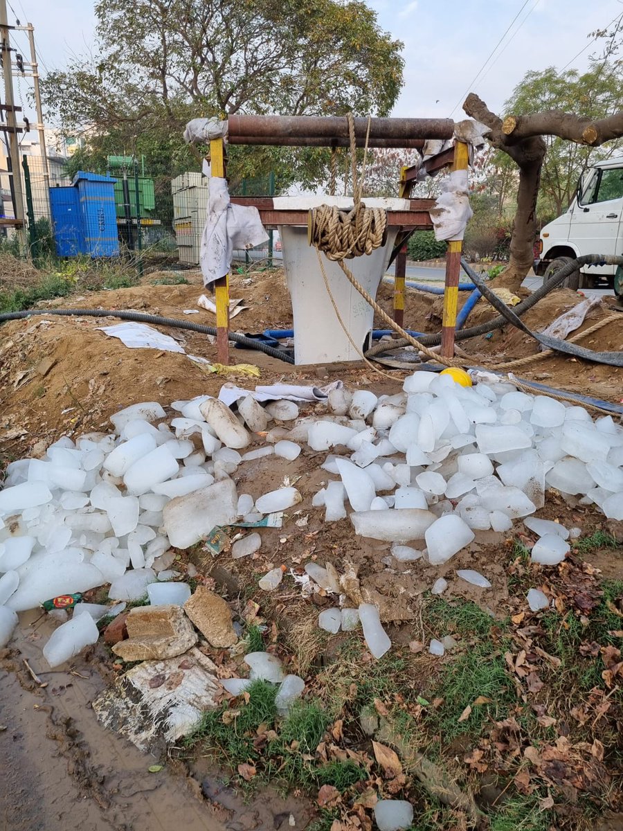 OfficialGMDA's tweet photo. The work of strengthing &amp; rehabilitation of 1000 mm sewer line with CIPP lining, from Subhash Chowk to Bakhawar chowk is in progress. 
#infrastructure #development 
#sewernetwork https://t.co/ZtqiqxzLMW