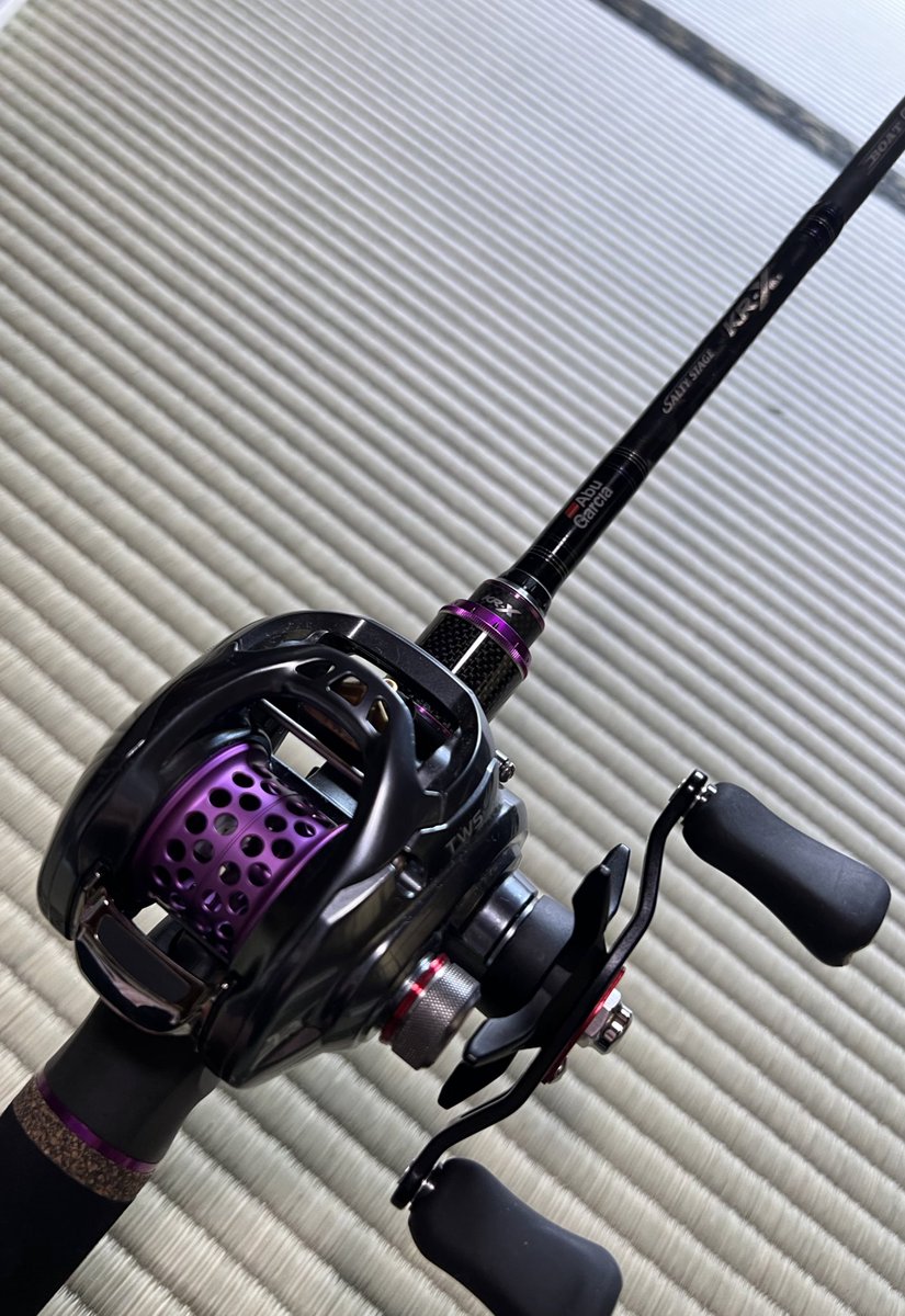 Kou_angler's tweet photo. 穴撃ちロッド来た〜🥰
紫コスメがカッコイイ💜👾😈👿💟☪️
#シーバス
#AbuGarcia
#SALTYSTAGE https://t.co/zMhbapAhiF