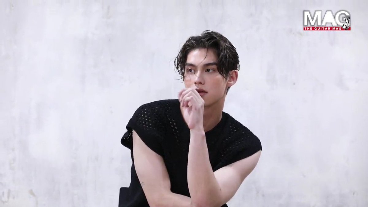 pmxvc_'s tweet photo. ความแซ่บของฮี❤️‍🔥

#TheGuitarMag
#bbrightvc @bbrightvc https://t.co/w4FAAJI5SY