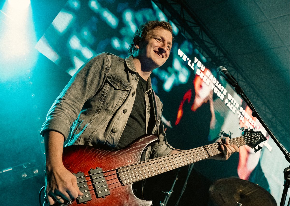 HIEP HIEP.. HOERA!! De enige echte <a href="/andy/">Andy Cohen</a>.stuijfzand is vandaag jarig! 🎂 Feliciteren jullie hem hieronder? #jarig #welcometotheclub #bassist #insalvation #worship #worshipband #aanbidding