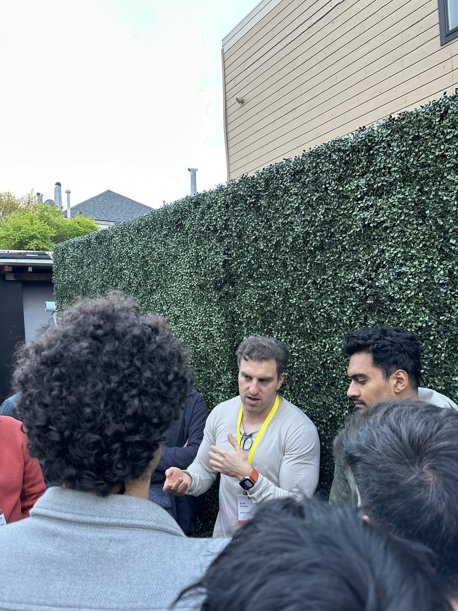 Laduram Vishnoi (@laduramvishnoi) on Twitter photo It was great to meet <a href="/bchesky/">Brian Chesky</a> at YC batch event today!!
Things are back in San Francisco. It was great to meet <a href="/bchesky/">Brian Chesky</a> at YC batch event today!!
Things are back in San Francisco.
