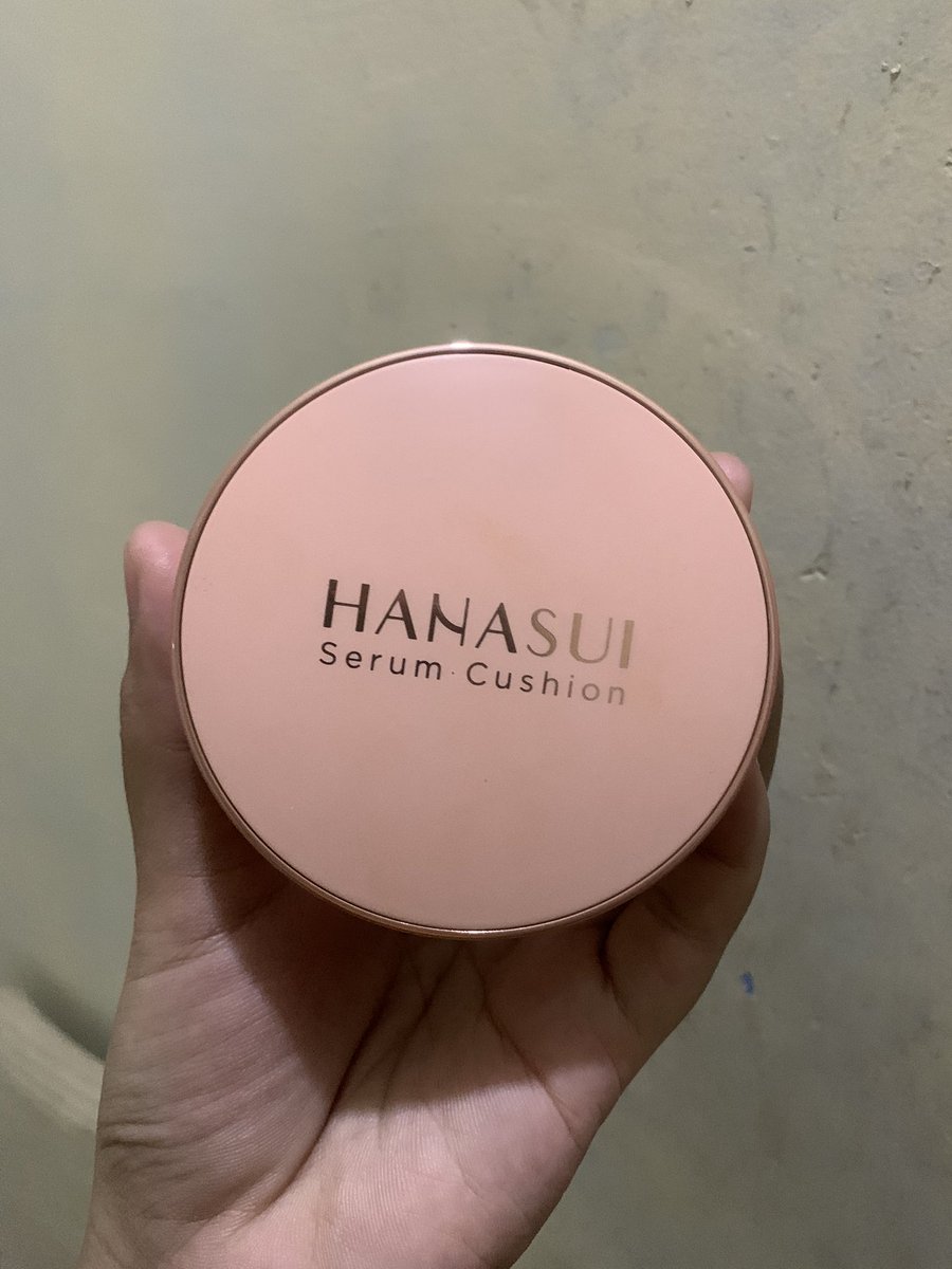 mbakbaik's tweet photo. @ohmybeautybank hanasui!!! pernah coba somethinc tapi susah diblendnya, dan terlalu dempulsi menurutku. hanasui ini coveragenya pas, murce juga<3 https://t.co/2ElXWDCGUj