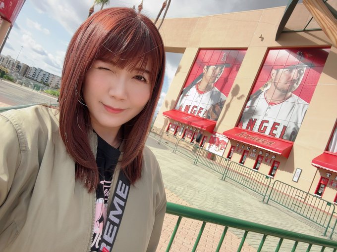 侍ジャパンが帰国しましたが、私は昨日からLAへ🙋&zwj;♀️ 八村くんがレイカーズ🏀とは感慨深い&hellip;🥹 そして今日は大谷くんロスすぎてアナハイムへグッズを買いに行きました🥲 https://t.co/Q0Tu