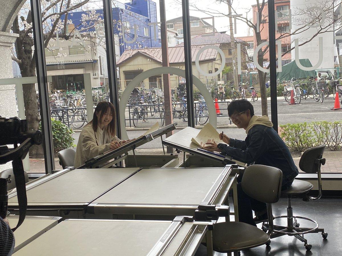 oit__ADST's tweet image. 今日は大学ホームページに掲載される動画を撮りました‼️
アドスタメンバーが出演させてもらうことになり朝から頑張って撮影しました〜
普段インスタに出慣れているリーダーはやはり動画に映るのが上手でした〜
#大工大
#アドスタ