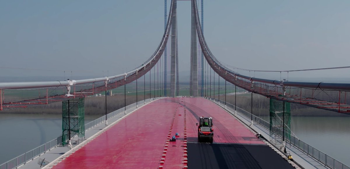 ZiarulAmprenta's tweet image. Ieri au început primele operațiuni de turnare a stratului de asfalt pe tablierul Podului suspendat peste Dunăre de la Brăila, Tulcea, au început.
Constructorii au intrat astfel în ultima etapă de execuția a lucrărilor. #Brăila #BrăilaJijia #construcți

ziarulamprenta.ro/economie/video…