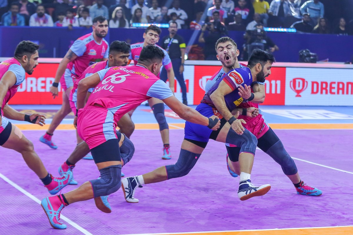 JaipurPanthers's tweet photo. #RezaMirbagheri's dash can send anyone out of the court in a blink! 🤩
But before that, here's a sneak peek of the hustle and motivation behind the scenes!🤗
#SahulKumar #AnkushRathee #AbhishekKS
#RiseOfPanthers #PantherSquad #JaiHanuman #JaipurPinkPanthers #ProKabaddi https://t.co/zihFZWzdba