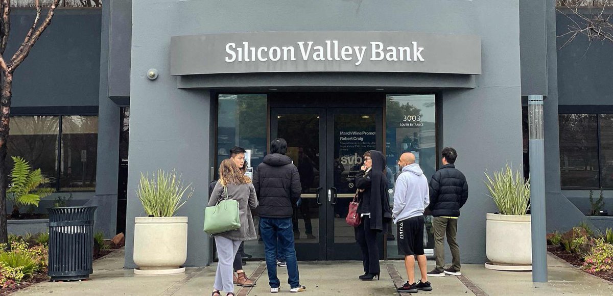 Raph_Bloch's tweet photo. Silicon Valley Bank collapse is the last great ad for Decentralised Finance

#Thread 🧵 https://t.co/bsizBHRwIW