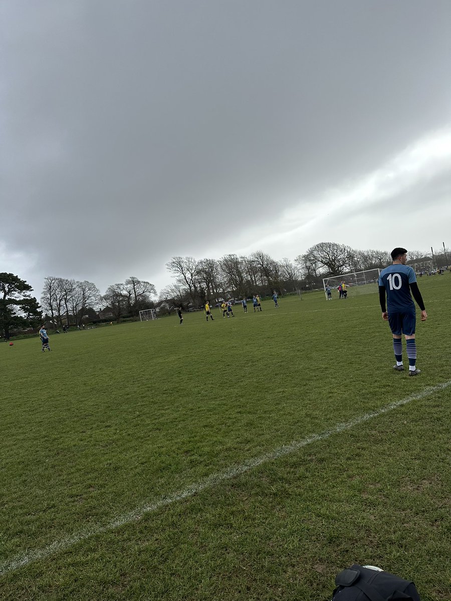 Hassocks Fatboys FC (@officialhfbfc) on Twitter photo Hellooooo from Shoreham 👋
We face <a href="/lancingphd/">Lancing PHD</a> in the league today with a fantastic looking team - albeit a bit short of numbers. Hellooooo from Shoreham 👋
We face <a href="/lancingphd/">Lancing PHD</a> in the league today with a fantastic looking team - albeit a bit short of numbers.