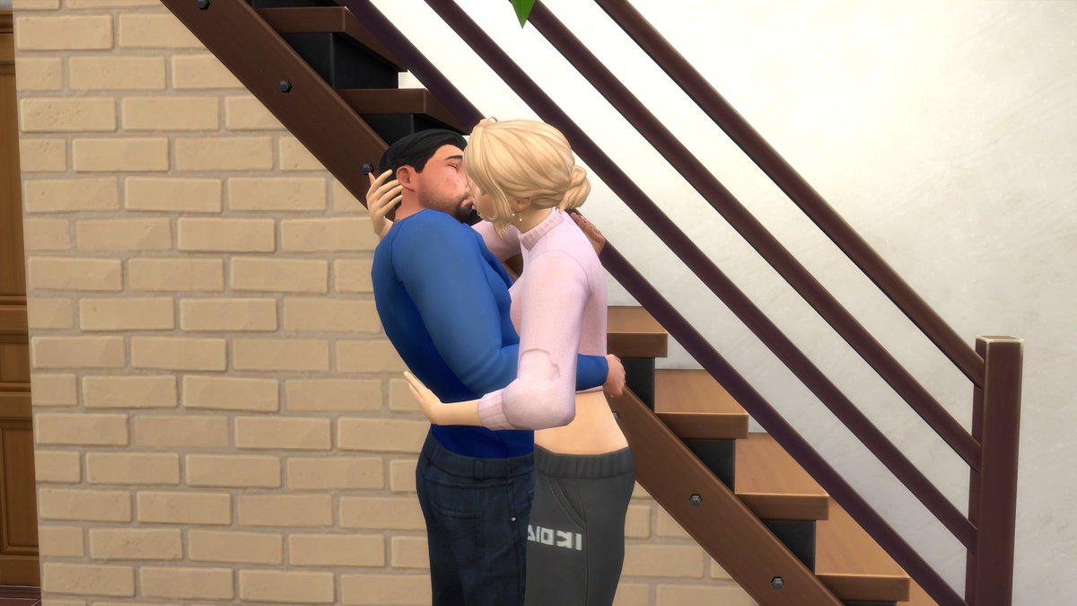 EveeSims's tweet photo. Aaron: We have done a good job with the kids haven't we?
Laurie: That we have my love, that we have. https://t.co/XG9WpnGUhS