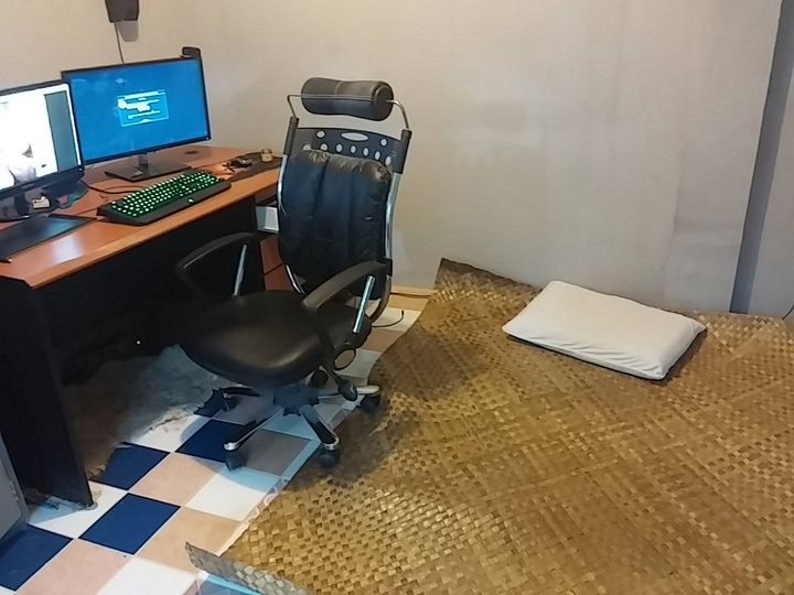 otagoth's tweet image. My Art Battlestation!
How it started                        VS.                     How it's going.