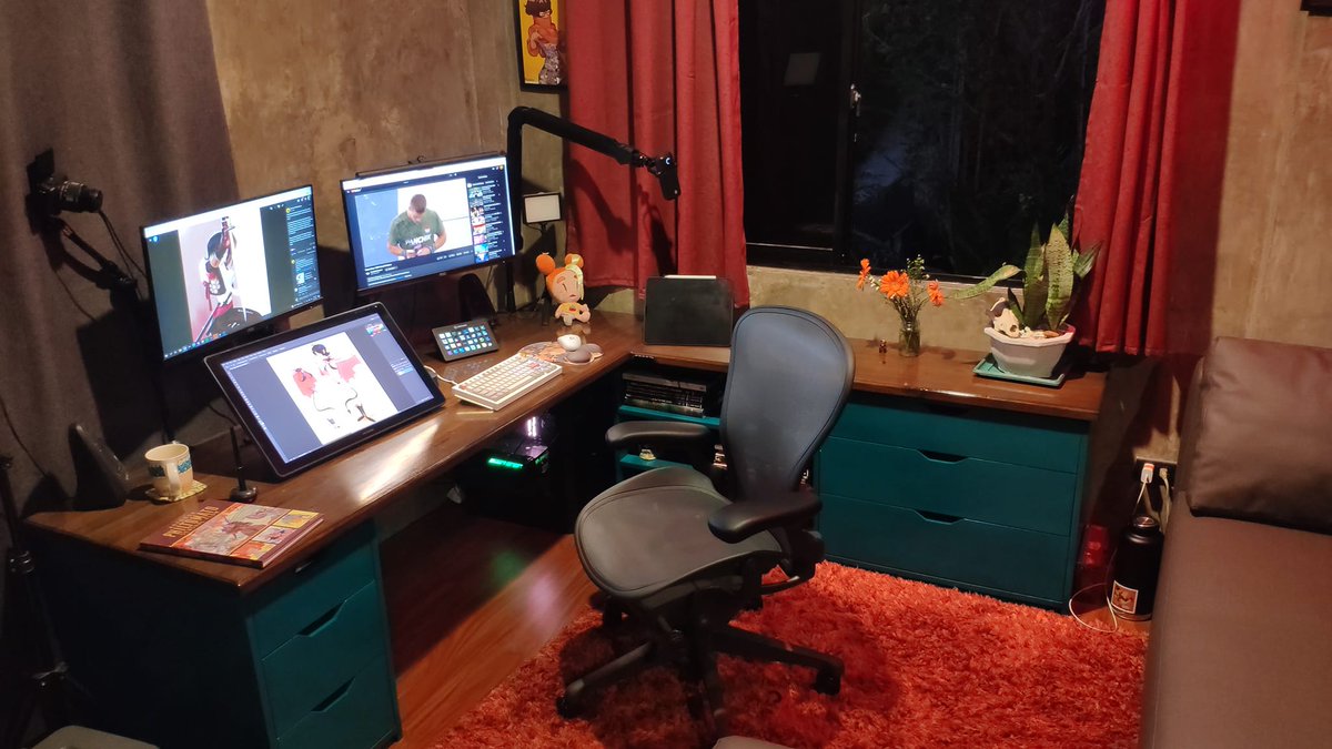 otagoth's tweet image. My Art Battlestation!
How it started                        VS.                     How it's going.