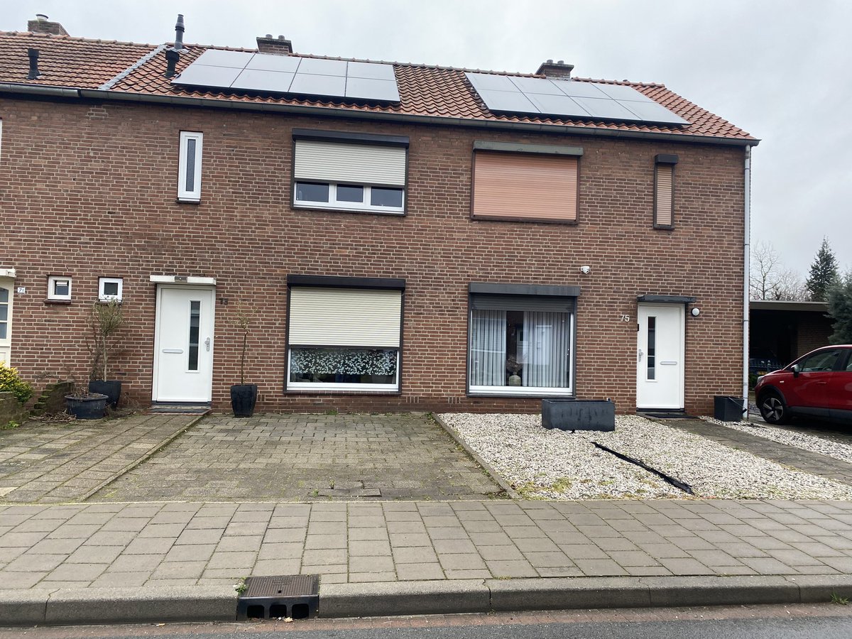 RoelfPauw's tweet photo. Limburg, prachtige provincie. Vooral de tuinarchitectuur is oogstrelend. https://t.co/uxfX15R4mv