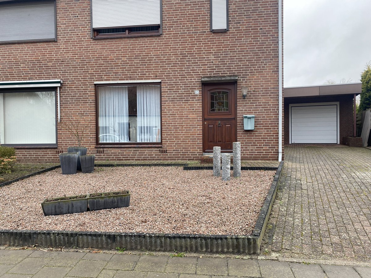 RoelfPauw's tweet photo. Limburg, prachtige provincie. Vooral de tuinarchitectuur is oogstrelend. https://t.co/uxfX15R4mv