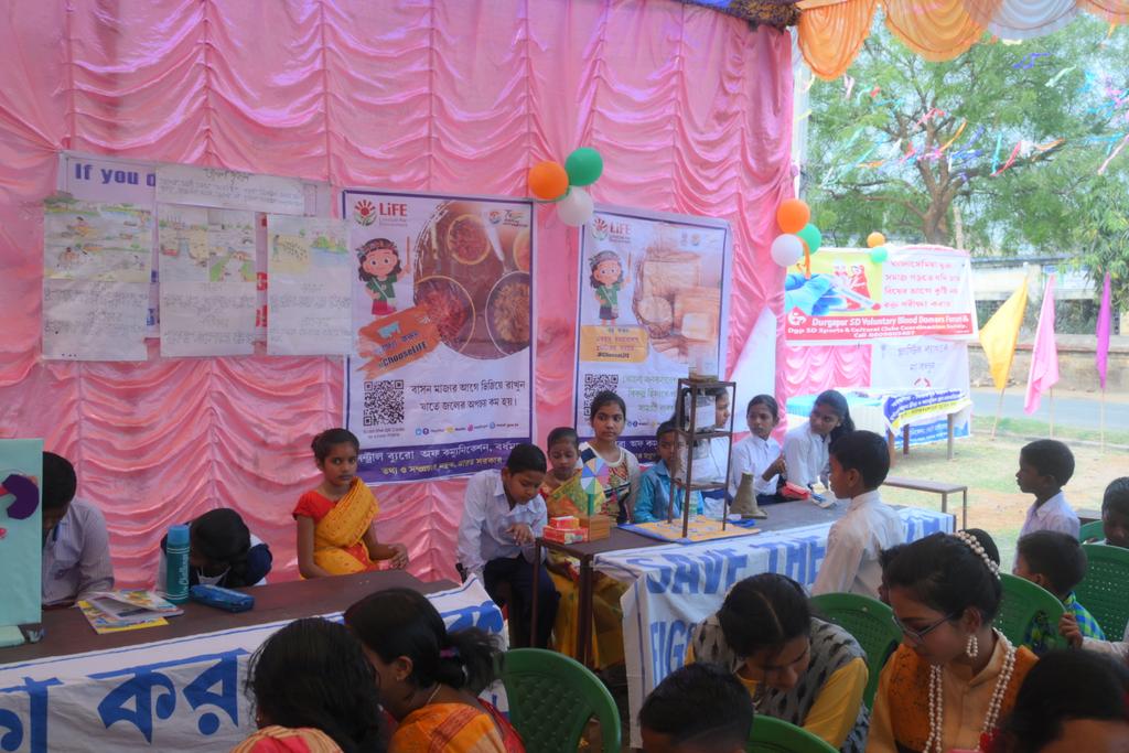 FOBBardhaman's tweet photo. School children showcasing scientific models at MINI ICOP by CBC Bardhaman in Biharpur, Paschim Bardhaman https://t.co/nQvsk0DdYh