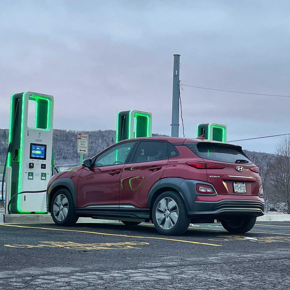 Stromhaltestellenromantik. #HyundaiKonaElectric #ElectrifyAmerica