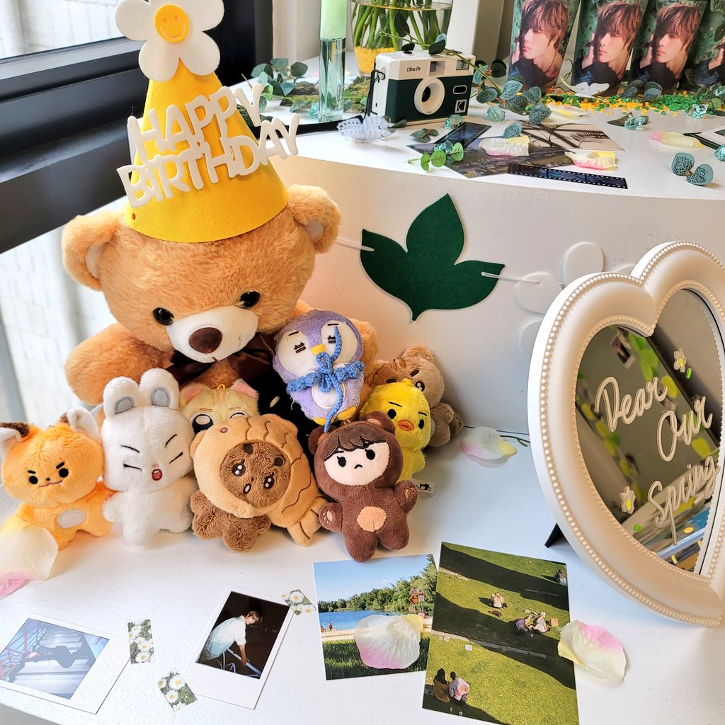 和風暖陽화풍난양
📍블루로그
예뻐서 두번 올 정도💛💚
트레카 엽서 너어무 예쁘고 귀여운키링셋트인데 어떻게 안모으져????
음료가 예쁘고 주최자가 맛있어요😚
#영원히_기억될_우리의_봄_나의_범규