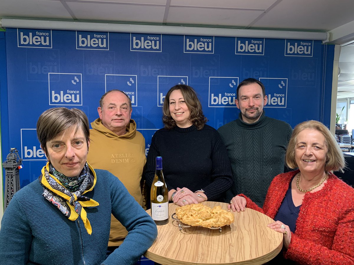 nathalie_helal's tweet photo. Meilleur compagnon des #huitres , le #chablis est aussi un terroir riche en produits artisanaux, #foiegras #andouillette et l’incontournable #gougère ! Rdv à 12 h dans #letapegourmande sur @francebleu #sandrineaudegond #marccolin #foiegrasrabuat #guildedesgouteursdegougere https://t.co/qVQdQqCnT2