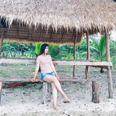ស្រី លី tweet media