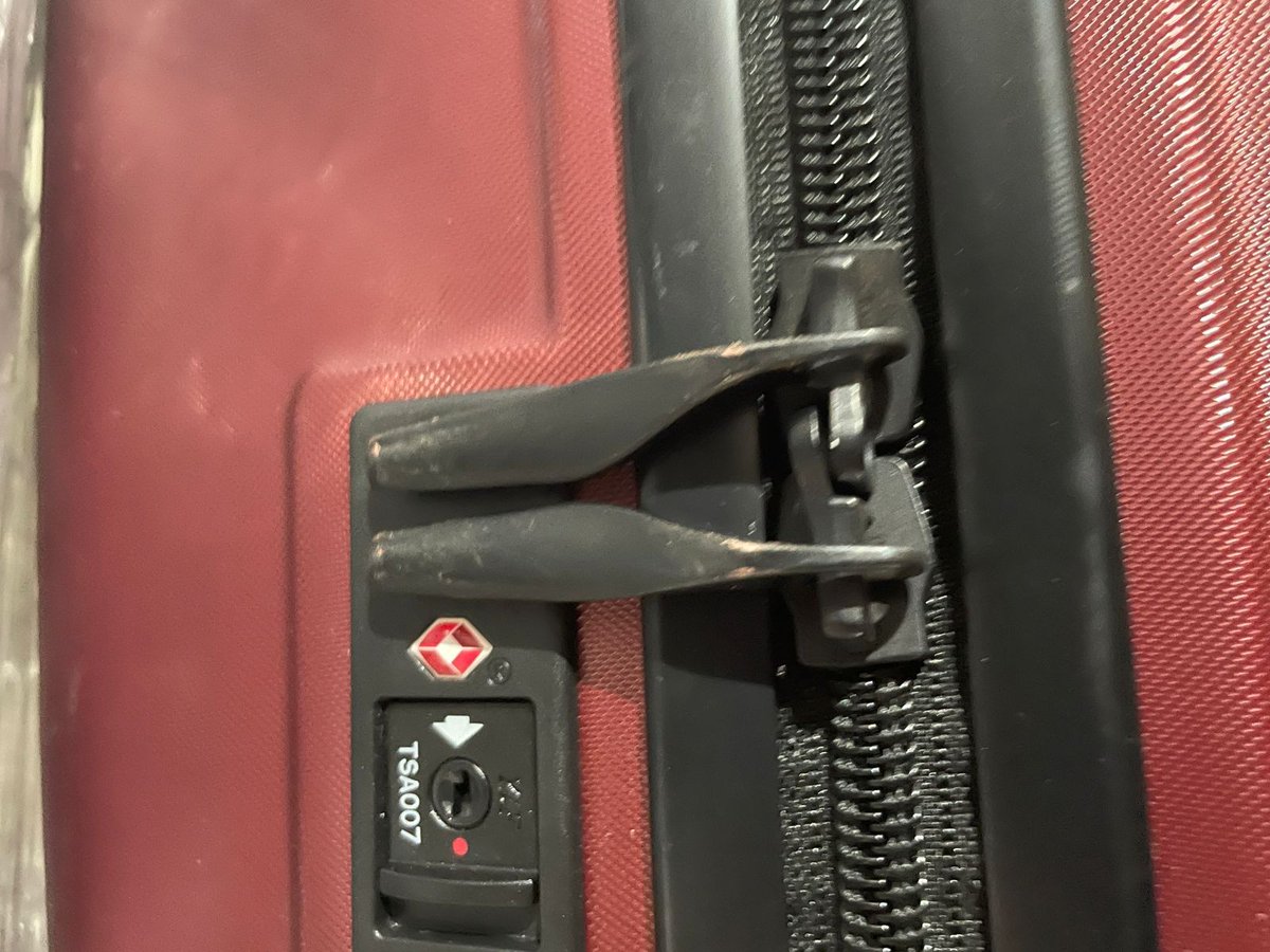 Jimi_Player's tweet photo. Tim Ground Handling yg sangat SUPER! dari @SuperAirJet sampe baret2 lecet parah.. keren banget @SuperAirJet , apa pertanggungjawabanmu?

@SuperAirJet @lionairgroup #sucks 🤦‍♂️🤦‍♂️🤦‍♂️🤦‍♂️🤦‍♂️ https://t.co/1v5F6JKWTJ