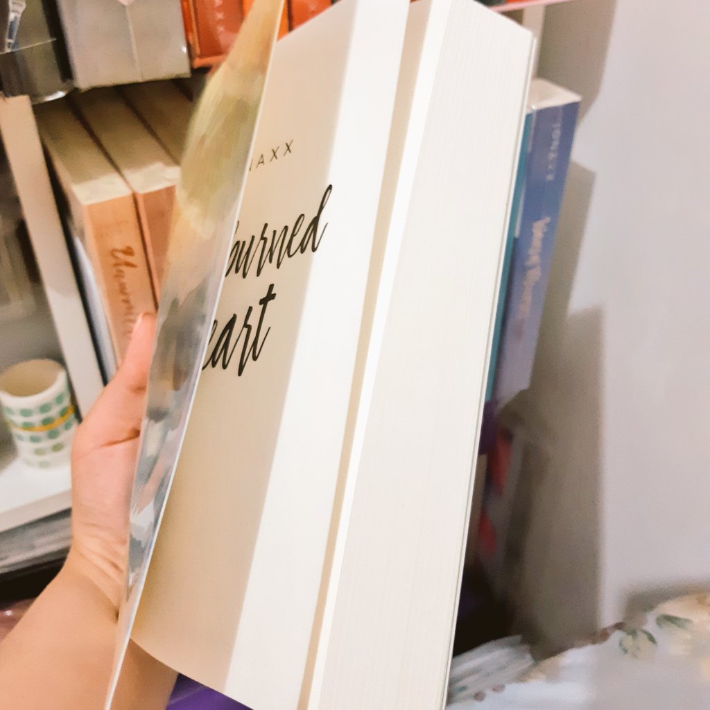 sanjancart's tweet photo. 🌞 BOOK GIVEAWAY! 🌞
CLS 8 Sunburned Heart by Jonaxx (pristine condi, just double/lacking pages, with sc) + random pocas

- must rt and like both tweets in pics
- will end on March 31!
- winner to shoulder sf
- do not resell ❌

#SanAngGiveaways
#SanAngFeedbacks https://t.co/rJYZX9UErf