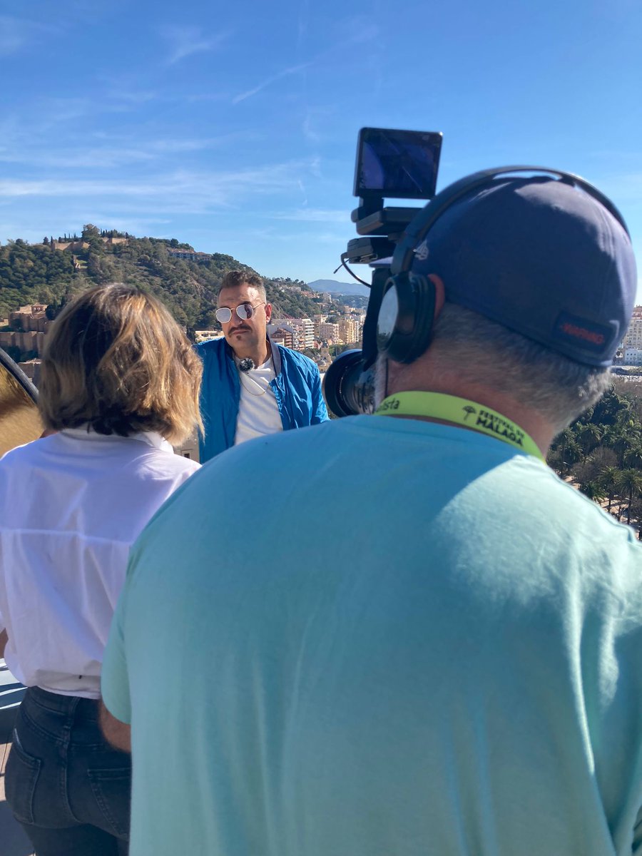 Empezando la jornada en <a href="/festivalmalaga/">Festival de Málaga</a> con <a href="/felemanypon/">Fele martínez</a> y @JuancaVellido charlando de #BajoTerapia la última película de Gerardo Herrero, comedia ágil y divertida sobre relaciones, machismo, maternidad y, cómo no, la necesidad urgente de ir al psicólogo