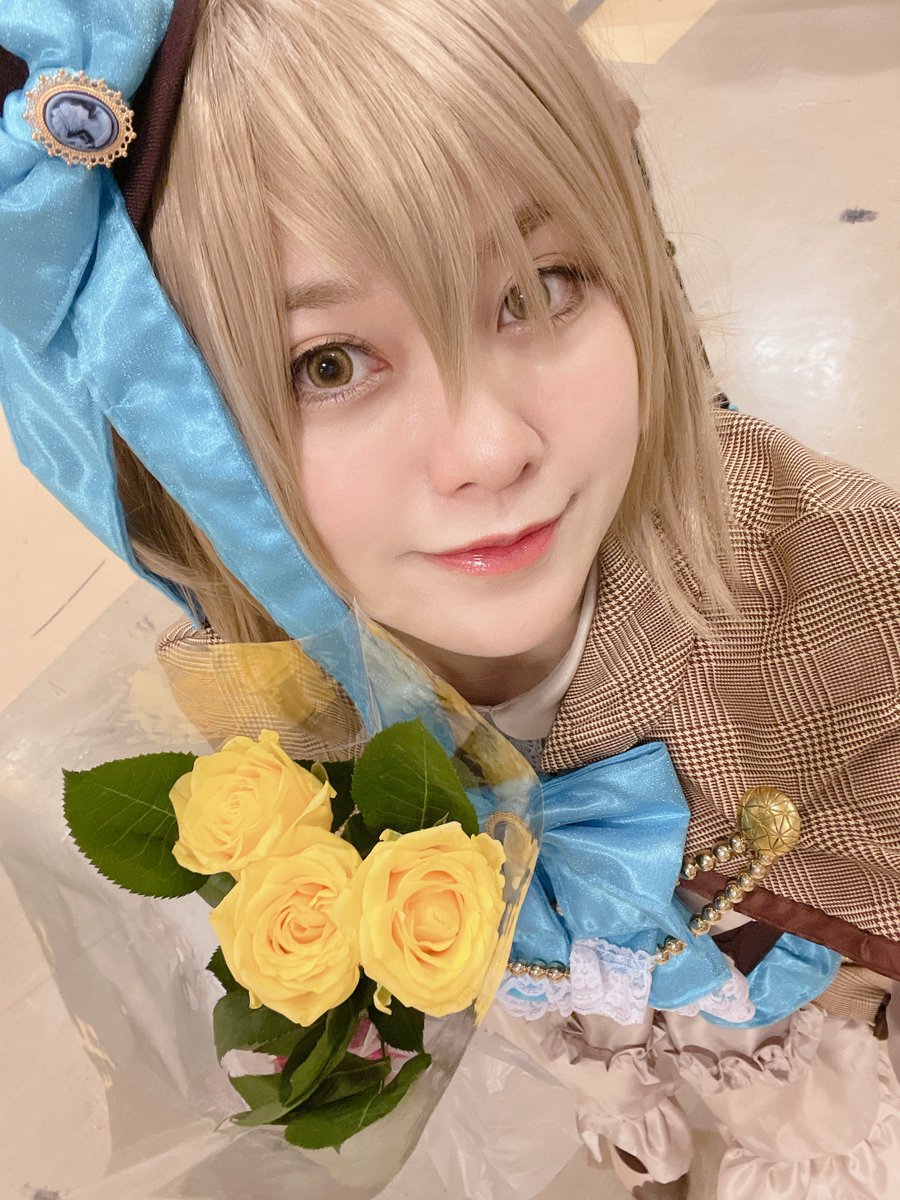 今年もリーゼントのお兄さんがお花くれたよ💐